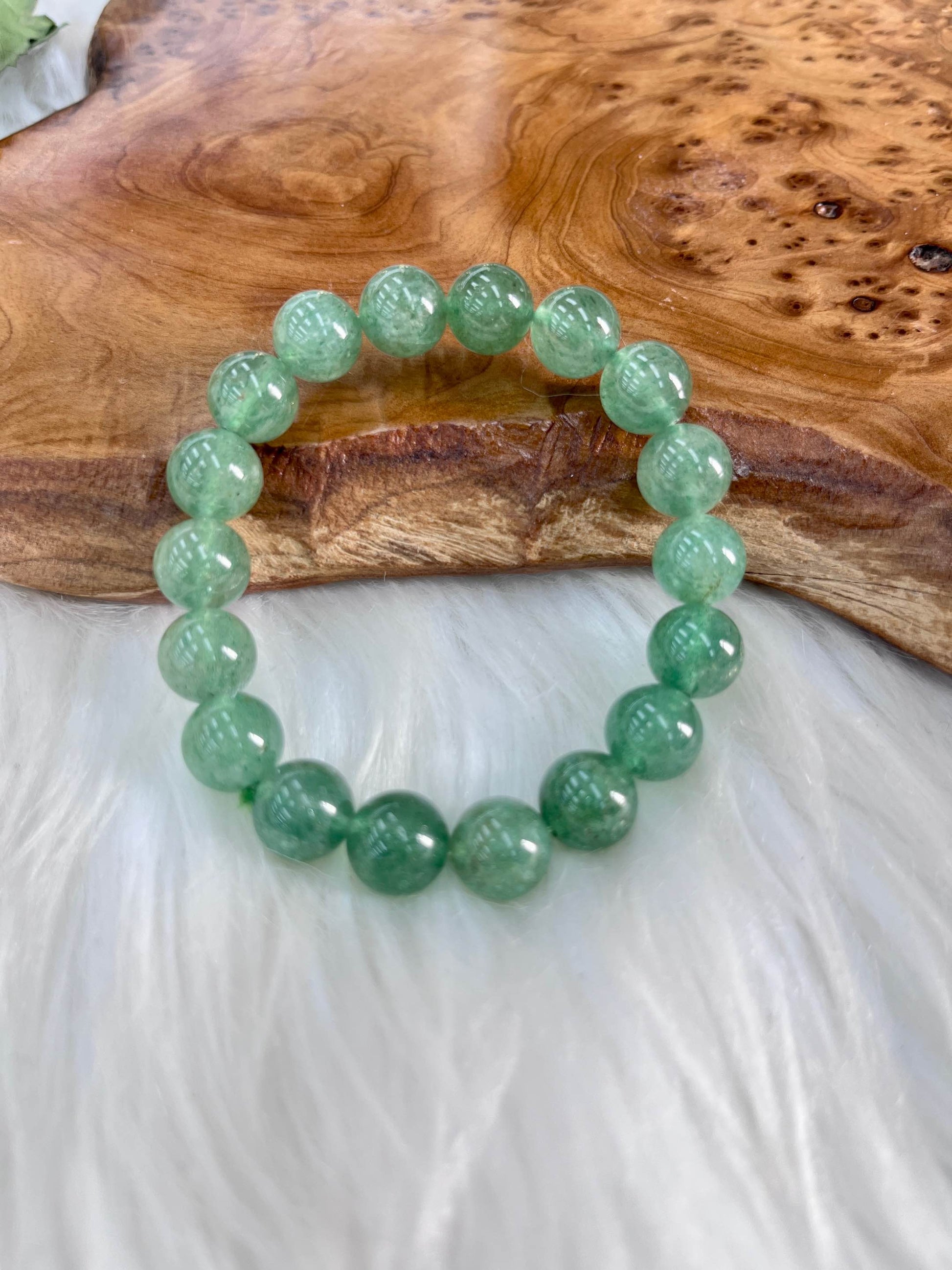 Original natural crystal jewelry bracelet, versatile style, high-end luxury, fashionable and elegant, a trendy accessory.