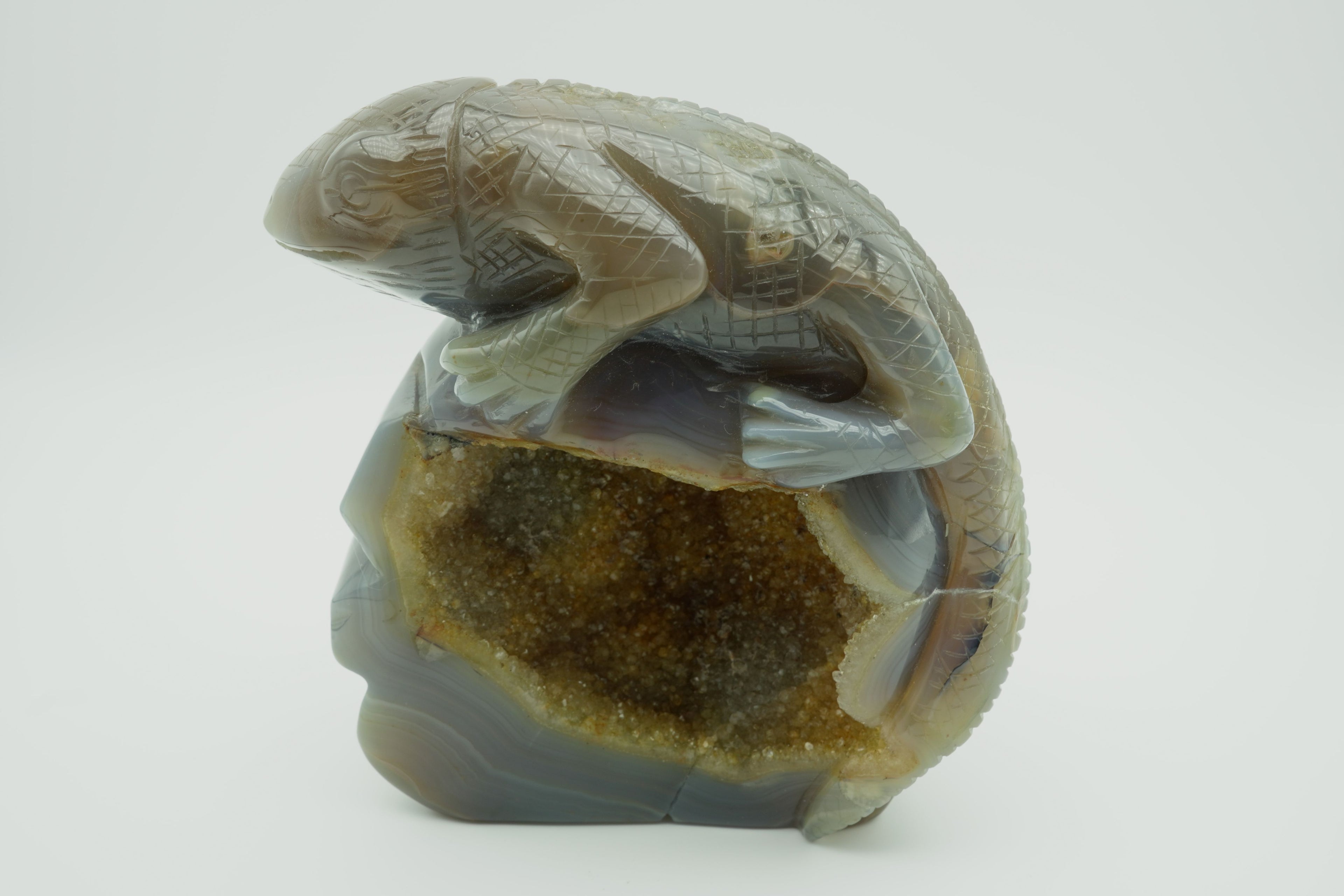 Agate Lizard carving