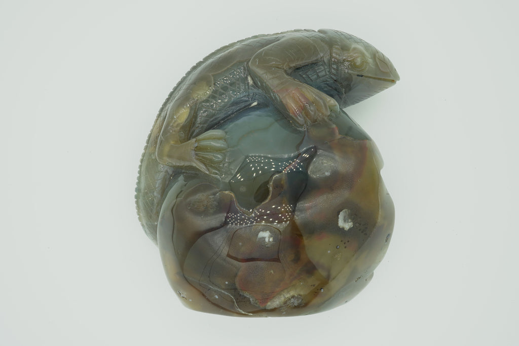 Agate Lizard carving